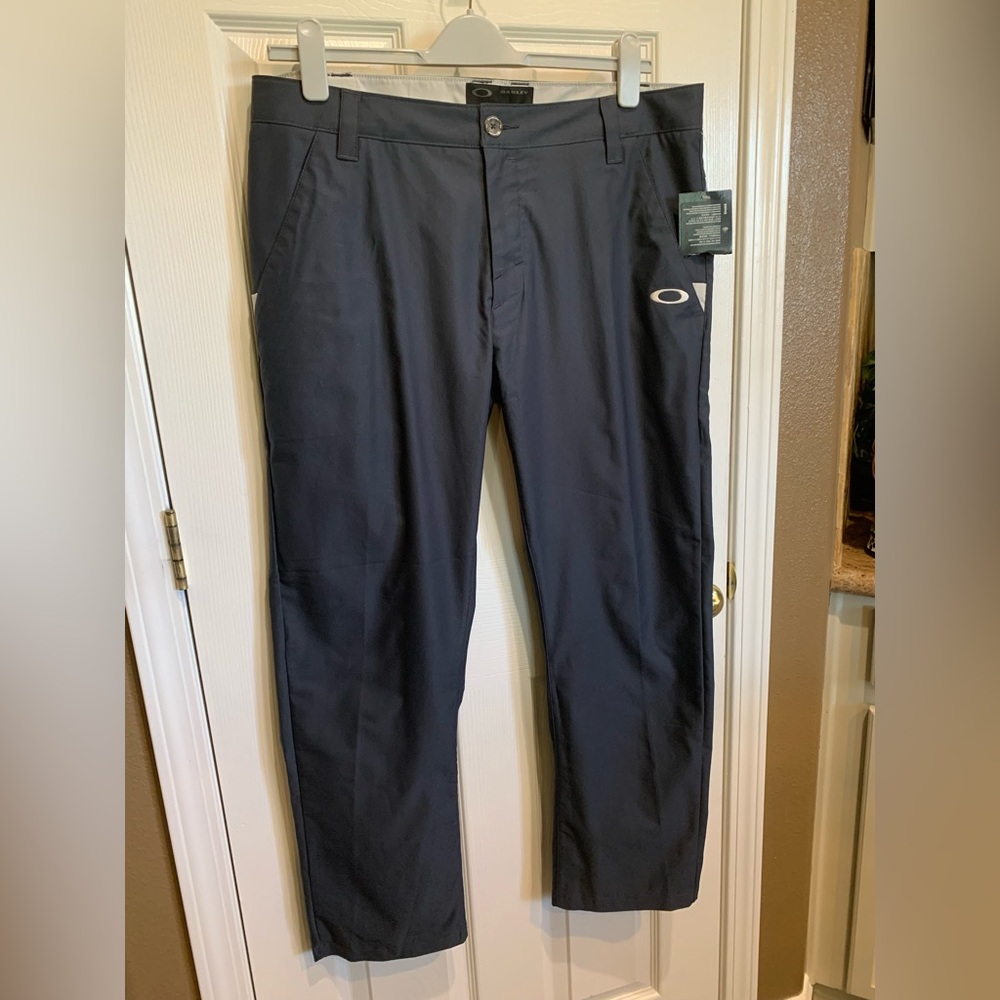 Oakley Men's Straight Fit Chinos in Black